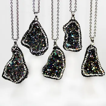 Juoda rupi akmens mineralinė agato pakabukas nereguliarus, gamtinis akmuo, kalnų krištolas necklacependant spalvinga crystal 